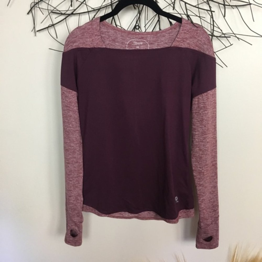 Long sleeve thumb hole athletic top. OISELLE.